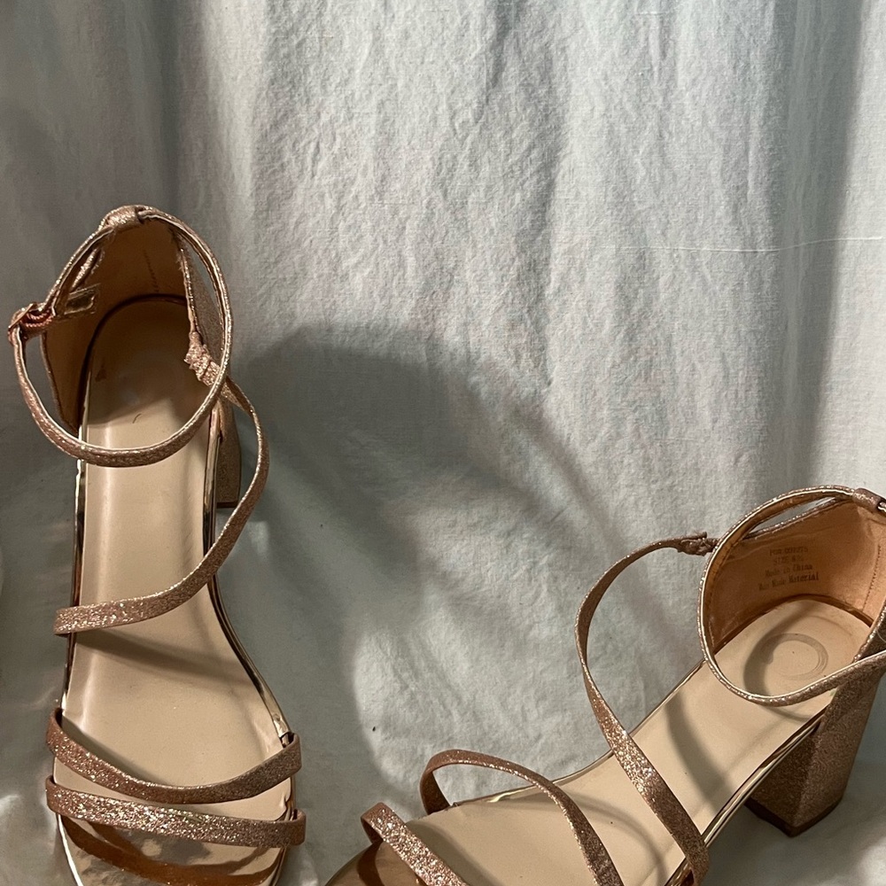 Elegant Strappy Sandals in Glittering Gold Women’s 8.5